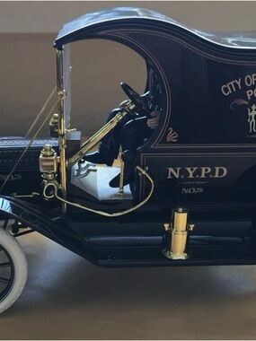 N.Y.P.D. Black Vintage Style Decorative Car Model